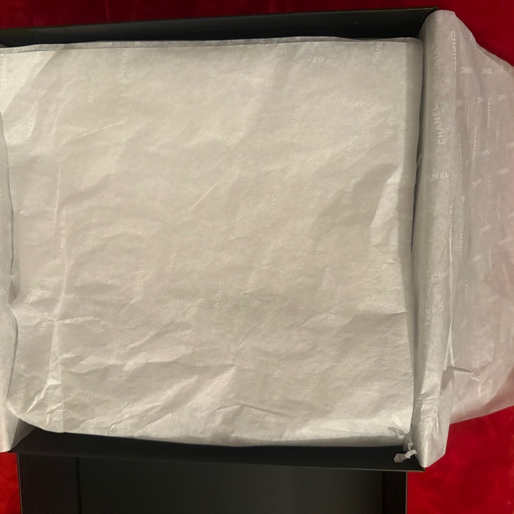 Chanel Gift Box - Picture 6 of 7
